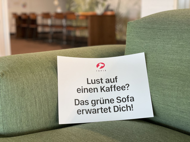Das grüne Sofa lädt ein