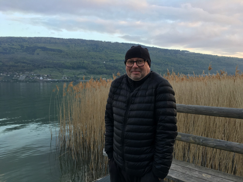 Reto kommt vom Morgen Yoga
