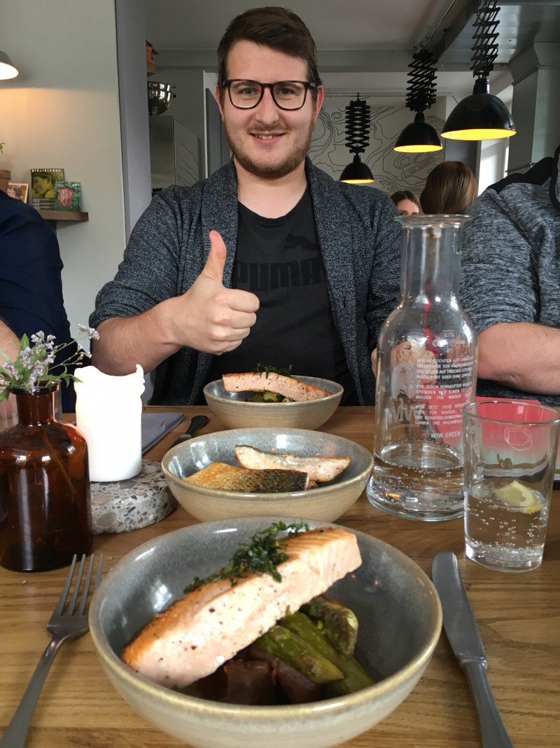 Lachs. Passt. Adrian.
