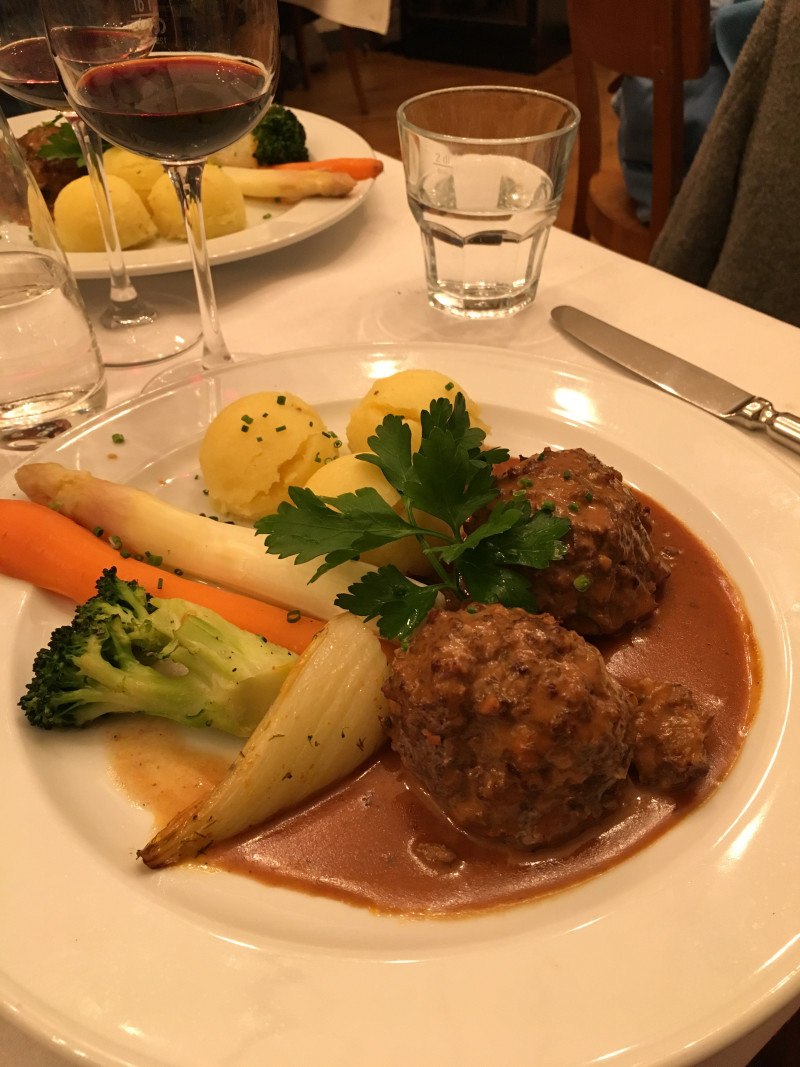 Die Hackfleisch-Bällchen.