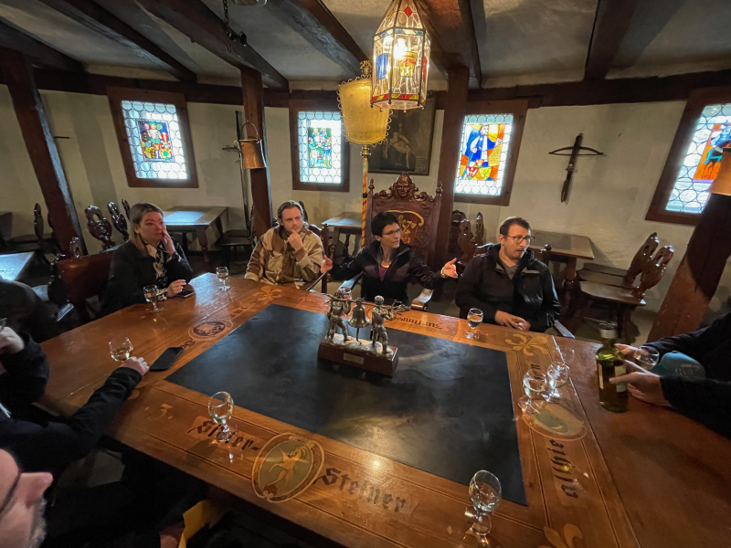In der Schankstube durften wir sogar am Tisch des Zunft Rates Platz nehmen