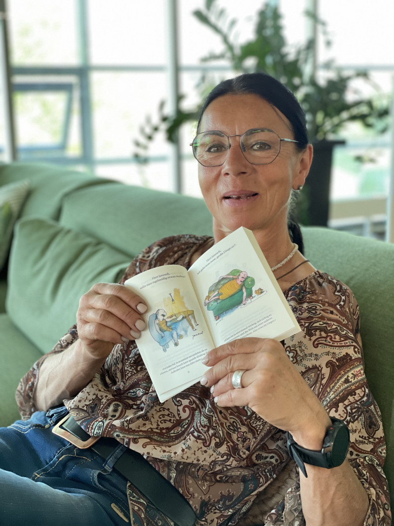 Frau und Buch