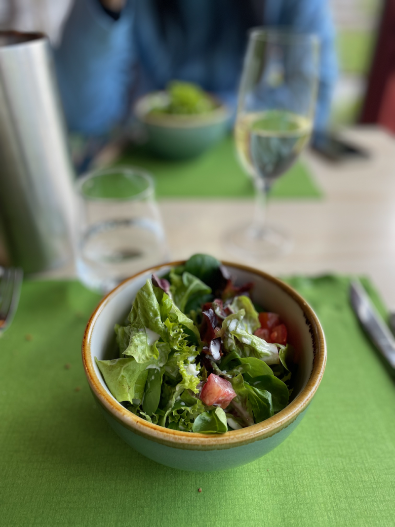 beim Mittagessen