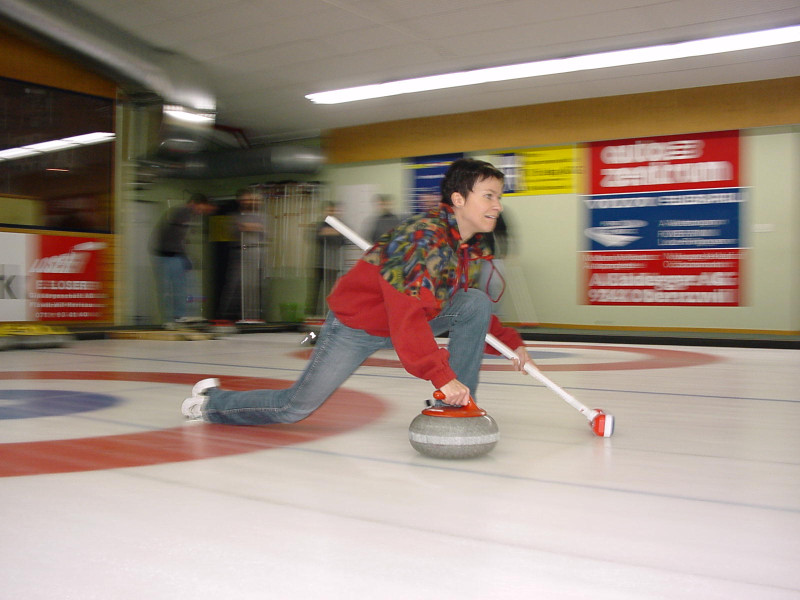 Bernadette beim Firmen Curling