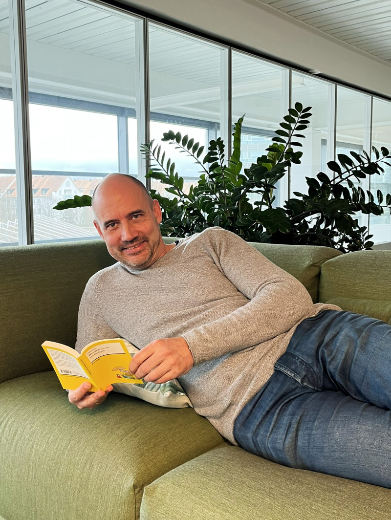 Florian auf dem Sofa